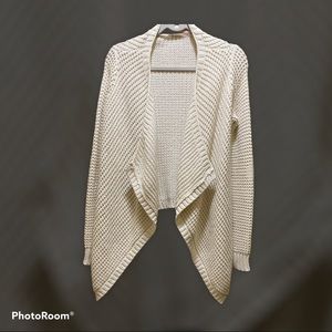 Like new, Junior’s Size S Alloy off-white cardigan